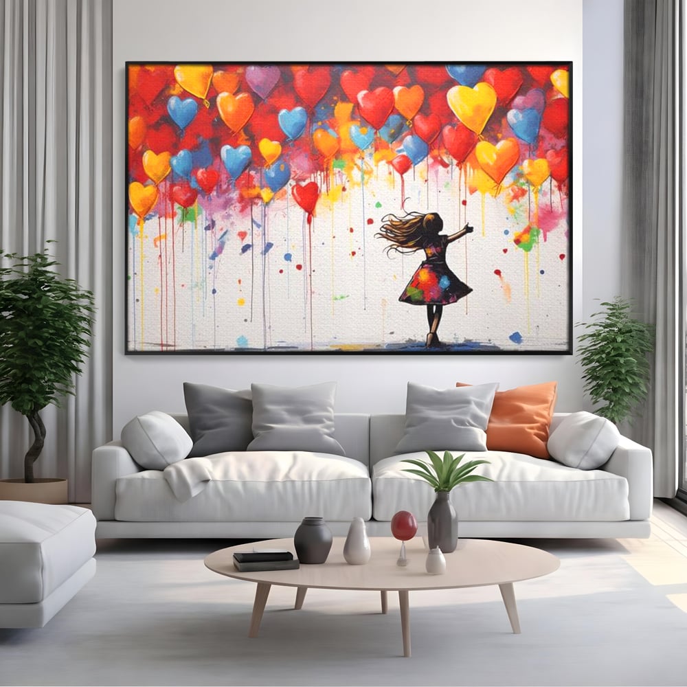 Tablou canvas cu tablou canvas cu fetita si baloane inima, in rama de aluminiu negru, pe perete intr-un living
